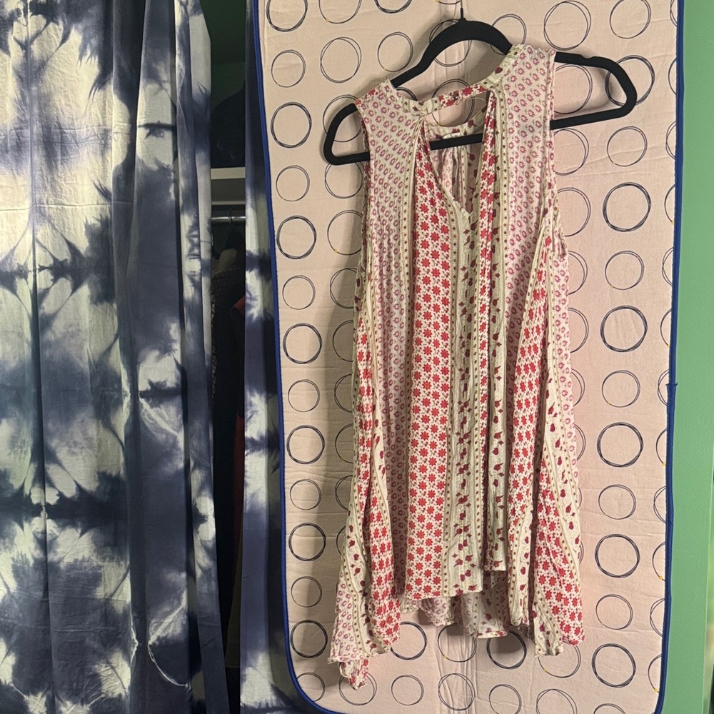 En Creme Red and Cream Patterned Blouse